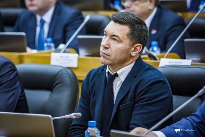 Бывшему депутату Заксобрания Приморья предъявлены обвинения в похищении, поджоге автомобиля и хулиганстве