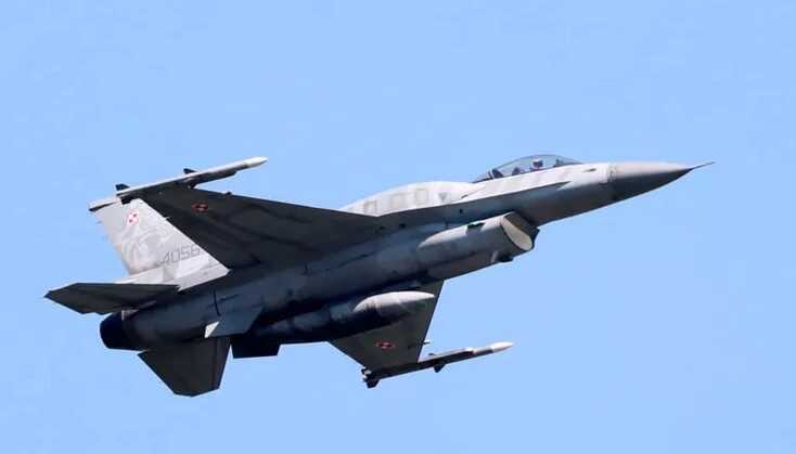 Трагедия в Польше: истребитель F-16 рухнул во время репетиции авиашоу